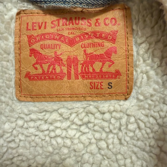 Levi's Blue Denim Jacket with Sherpa Lining - Picture 3 of 4